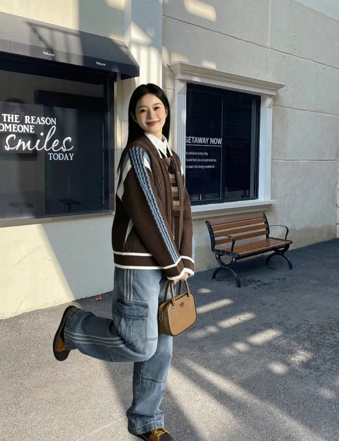 No watermark upper body rendering 𝟭𝟬𝟰𝟵𝟲# Exclusive real shot/difference between various stolen pictures and online version on the market [𝗮𝗱𝗶𝗱𝗮𝘀Clover three-stripe workwear embroidery𝗹𝗼𝗴𝗼 jeans] Retro cool ceiling, one pants to confer gods/Versatile men and women Same Style ✅Full set of 1:1 customized accessories ➕Customized three-label ➕𝗬𝘂𝗮𝗻 version hangtag ➕𝗹𝗼𝗴𝗼 packaging bag🔥 ➕Scan the tag to enter the official website. ✅Top Original version, ins Xiaohongshu Getwu Kuaishou and many bloggers wear it. 💥 Weld sports genes and workwear aesthetics together! This pair of clover pants can be worn all year round. ✅ Classic clover is full of DNA. The iconic three stripes + White clover logo on the side are full of retro feeling and full of recognition. At a glance, you can see the high-end feeling of Adidas, and the trendy identity is directly sealed. ✅ Workwear + denim double buff superposition, heavy denim fabric + three-dimensional large pocket workwear design, stiff and stylish without collapse, Wear-Resistant, with a retro feel as you wear it, and an American street feel. ✅ The fairy wide-leg version, the king of hiding fat and slimming. High waist + slightly wide straight cut, perfectly modify the leg shape, pear-shaped body, thick legs stars are directly welded to the body! Your legs will become 30 to 70 minutes longer in seconds, and you will feel relaxed when walking. ✅ Full of details, high quality, neat open stitching, three-dimensional multi-pocket design, practical and stylish; complete original tags, restored Authentic details, full of upper body comfort, suitable for daily commuting, going out on the street, and going out on the street. ⭕The high version of the best products🐮is different from the junk products in the market🗯️The same picture but different prices means different versions. ❌Don’t be fooled by the same copywriters and pirated pictures from outside that mix and distribute high-luxury pictures at low prices. After comparing the quality, you will know where the gap is. Don’t lie. I don’t guarantee that my products are the cheapest, but I definitely guarantee that they are worth every penny of your hard-earned money! ‼ ️We don’t slash prices or lower prices, we supply products with heart and only make high-end versions!!! Breasts Jimei must see the details of my home clearly, the pictures of my home are all taken by the owner himself❤️ Color: Black Blue Size: S-2XL